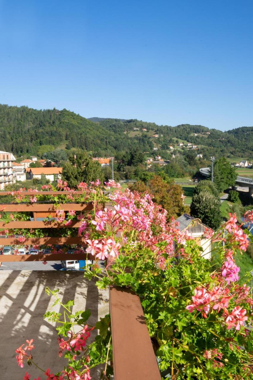 Miramonti Hotel Calizzano ภายนอก รูปภาพ